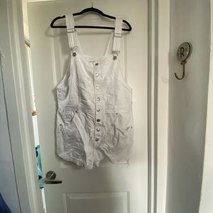 American Eagle Short overalls